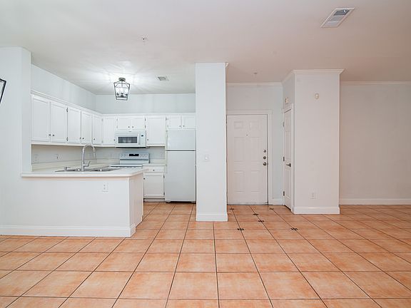 4th image of 211 Colima Ct #1211