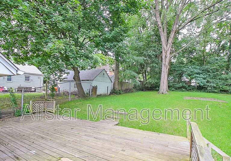 1562 Huguelet St — Photo 32