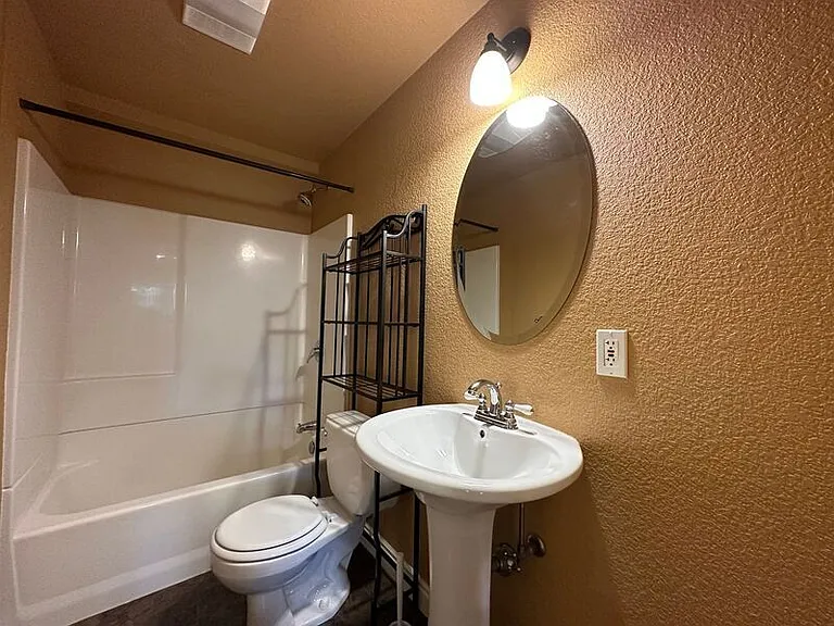 310 Buchanan Ct — Photo 14