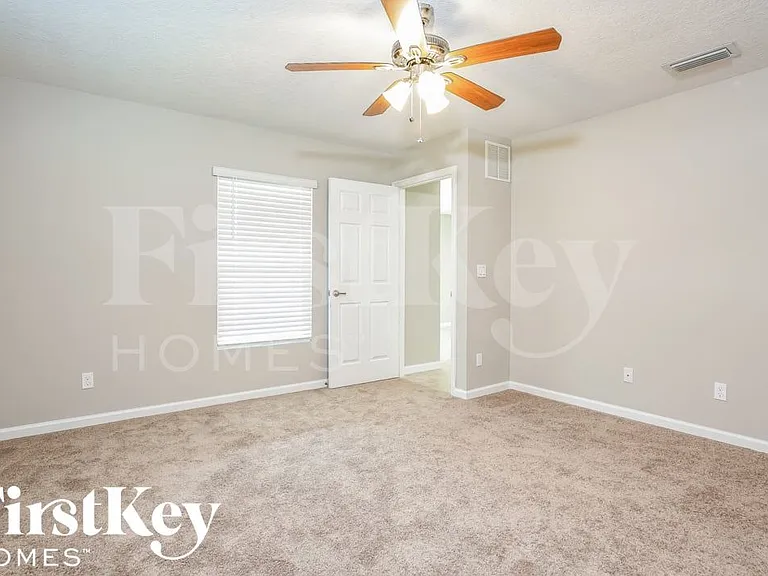 961 SW College Park Rd — Photo 6
