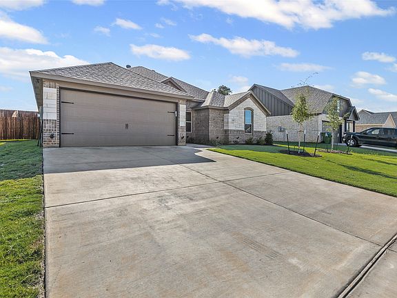 2nd image of 620 Jameson St