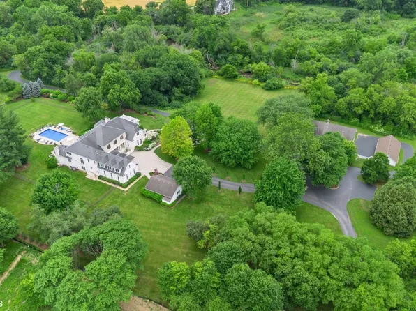 5N113 Burr Rd, Saint Charles, IL 60175