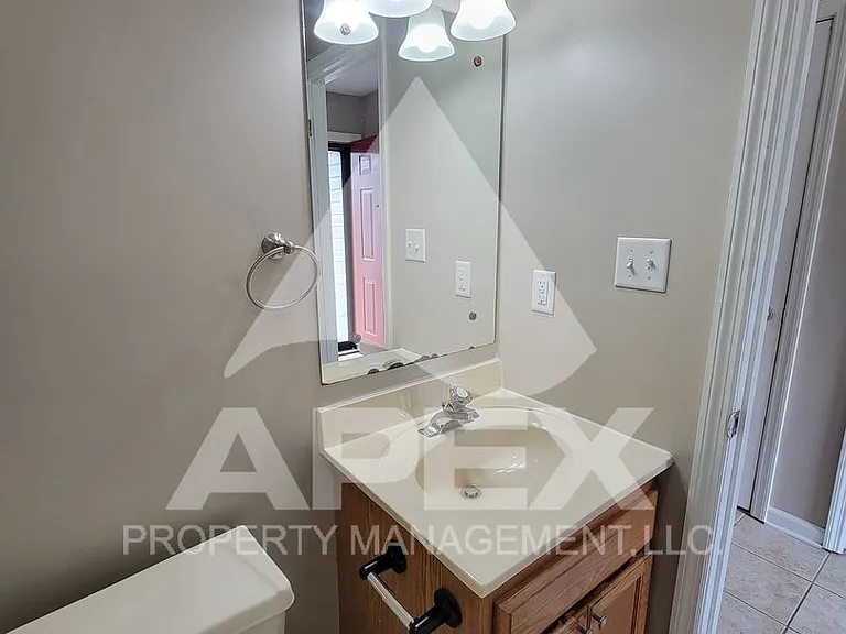 2030 Countryhill Ln — Photo 7