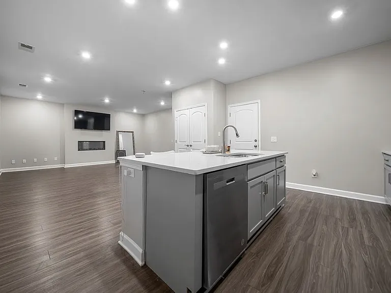 138 Millbrook Dr — Photo 6