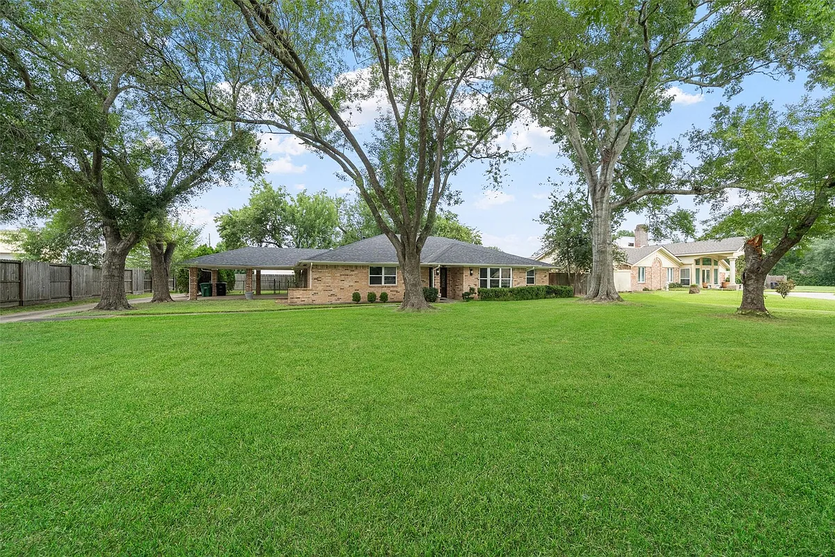 Photo 2 of 28 - 14702 Westway Ln - Houston, TX Building Photo - 14702 Westway Ln