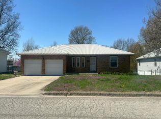 2102 Pine St, Higginsville, MO 64037