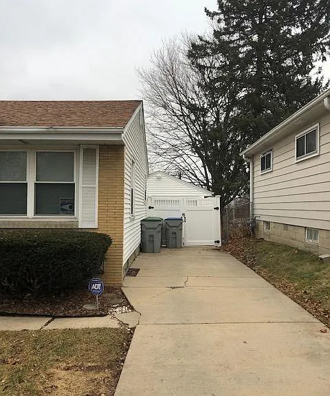 5746 N 72nd St — Photo 23