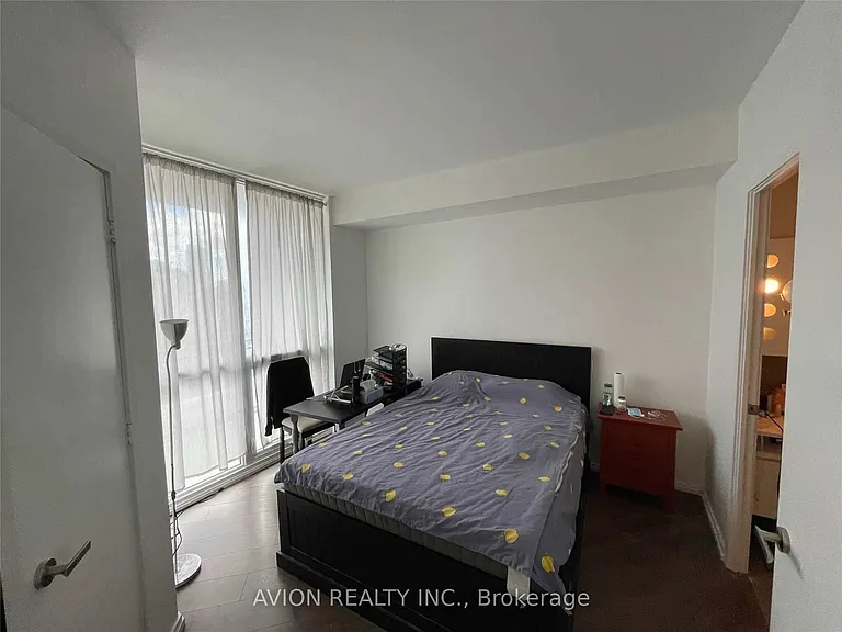 45 Charles St E #1010 — Photo 3