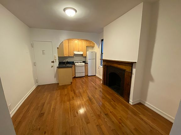 4th image of 23 Barrow St APT 3C