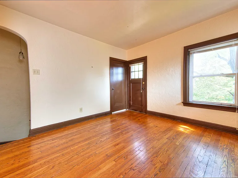 3726 Keokuk St — Photo 2