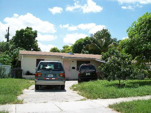 1st image of 4400 NW 33rd St