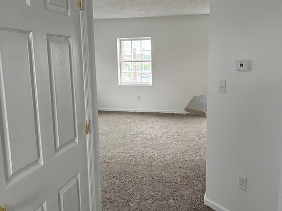 4th image of 150 1/2 Oak St #1