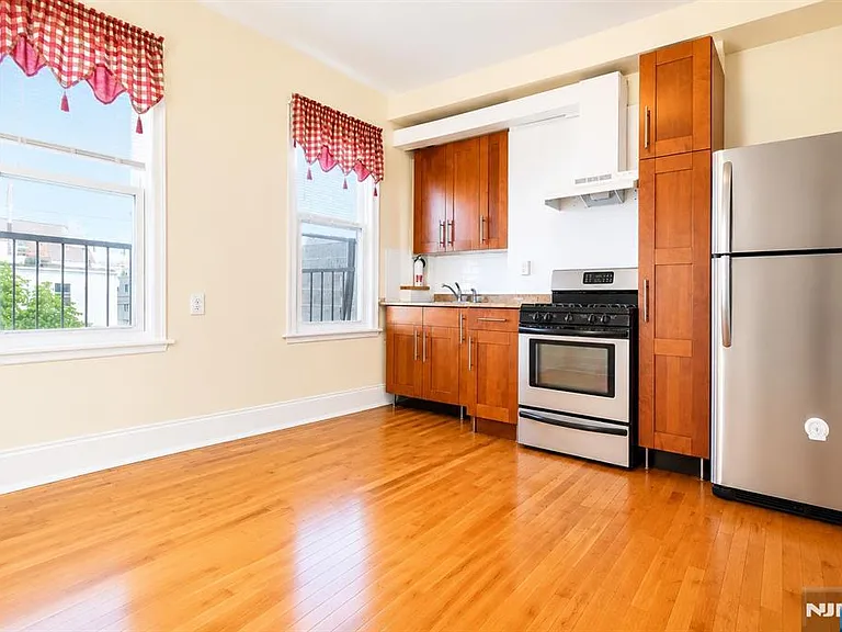 108 Bruen St — Photo 3