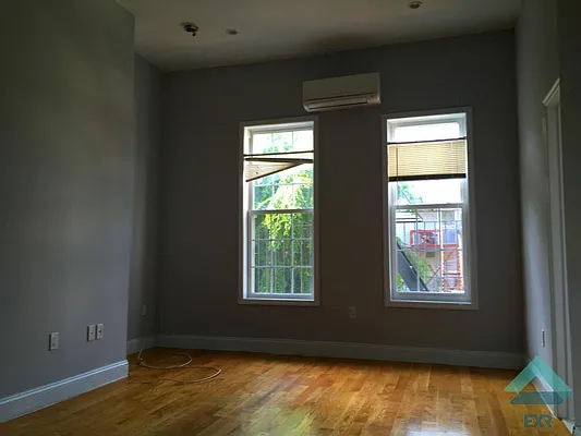 Rented by EXR | media 20