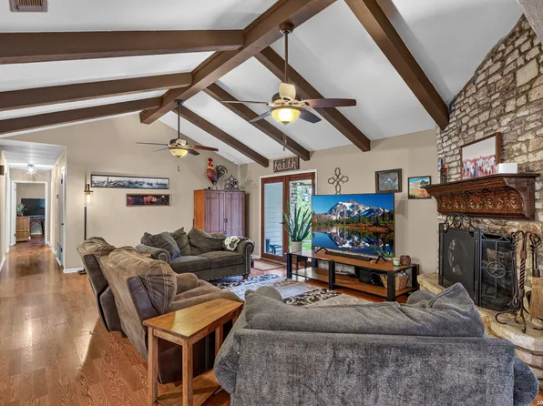 9707 WINDWOOD DR, Boerne, TX 78006