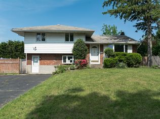8 Montrose Dr, Commack, NY 11725