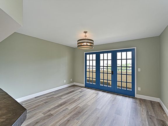 3rd image of 835 S Osprey Ave APT 405