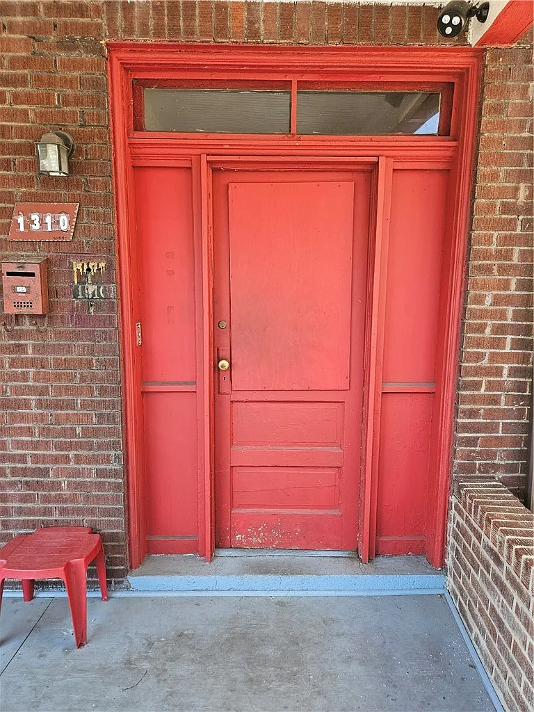 2 bed, 2376 sqft, $1,000 — Photo 2