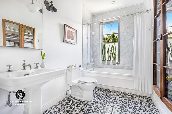 Rented by Coldwell Banker Warburg | media 23