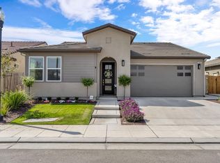 968 W Pinnacle Dr, Madera, CA 93636