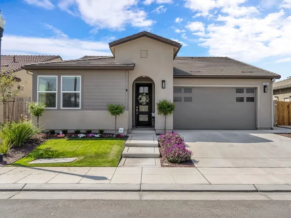 968 W Pinnacle Dr, Madera, CA 93636