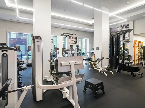 80 Riverside Boulevard image 11 of 16