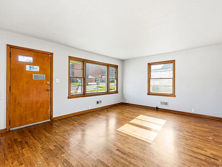 2510 Sylvanie St — Photo 4