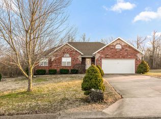 1926 Swallow Ln, Aurora, MO 65605