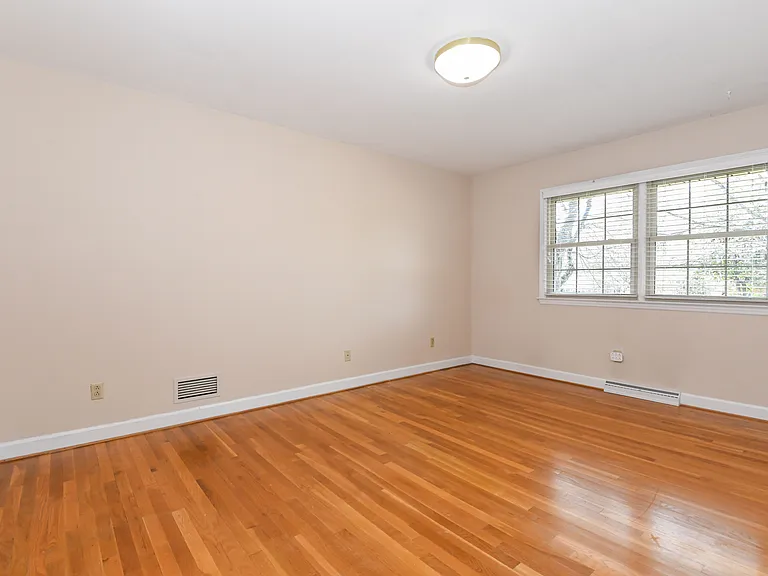 1804 Strathmore Dr — Photo 23