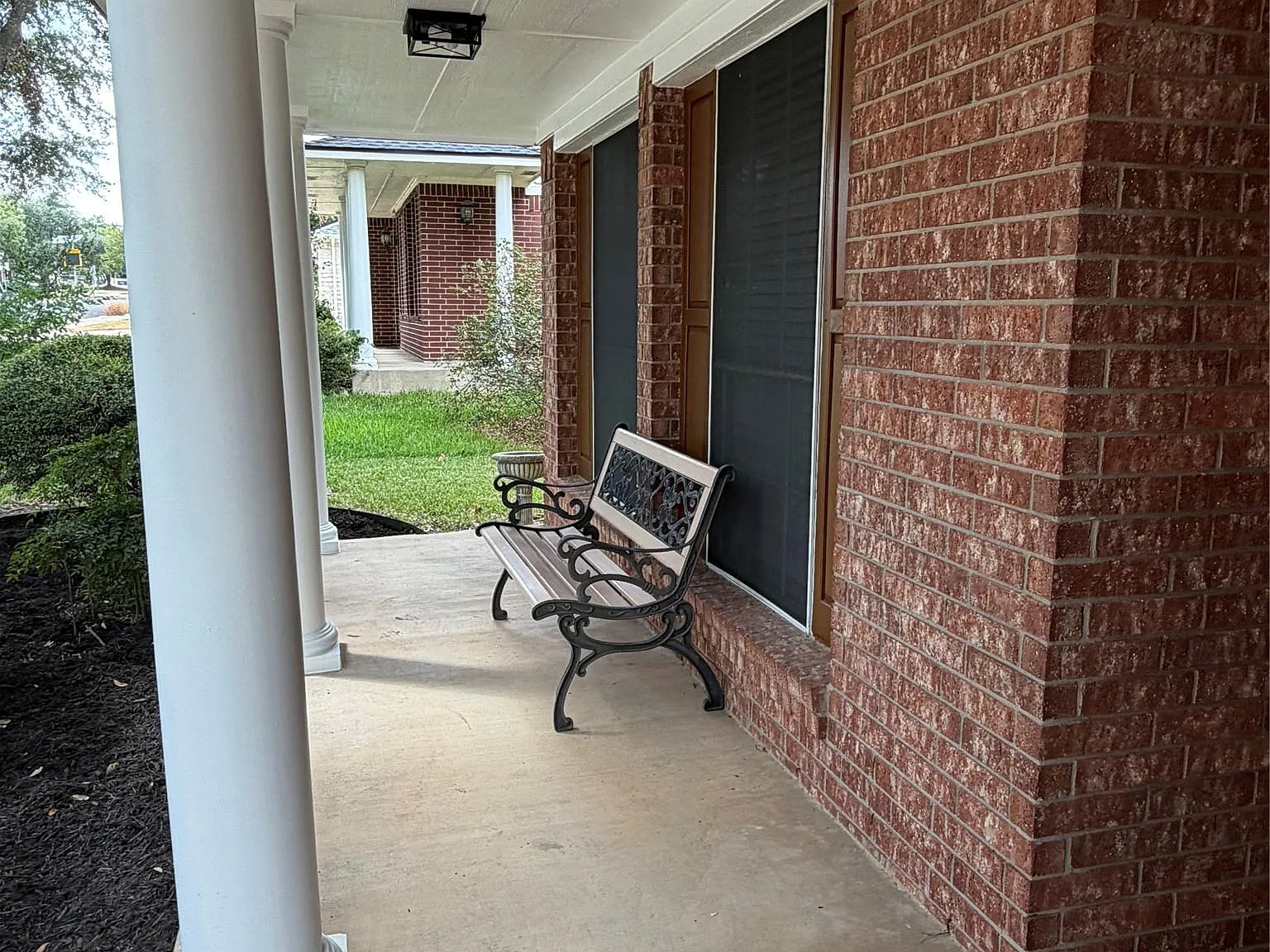 3 bed, 2.0 bath, 1804 sqft, $2,995 — Photo 3