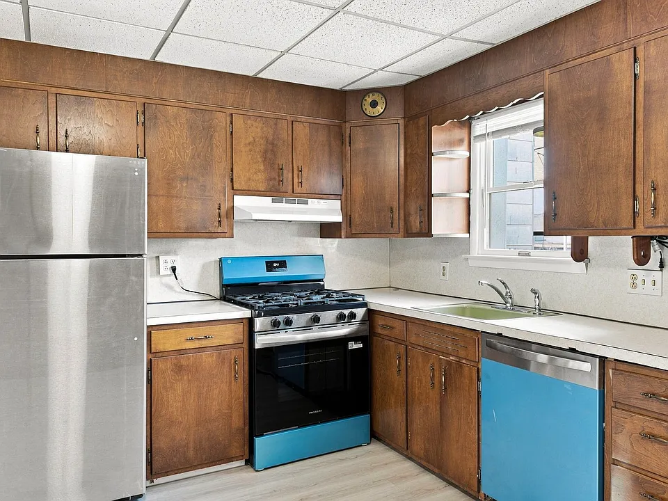 222 2nd St