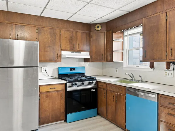 222 2nd St, Catasauqua, PA 18032