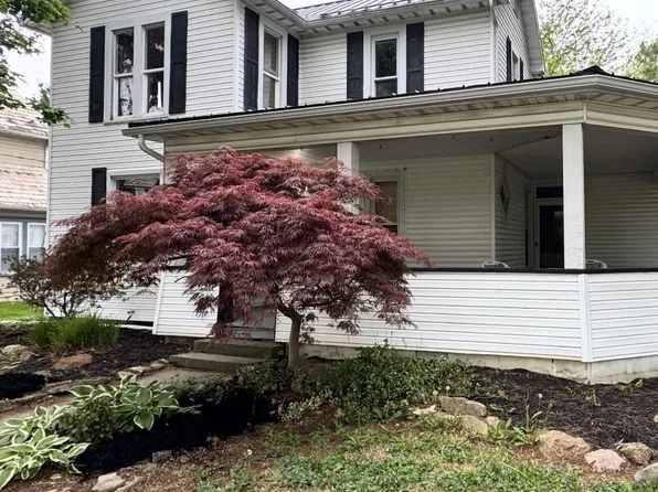 103 E Main St, Centerburg, OH 43011