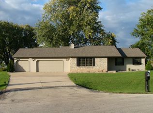 W6880 Kimberly Ct, Greenville, WI 54942