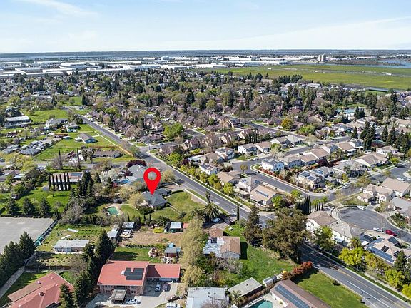 5th image of 2455 Higgins Rd