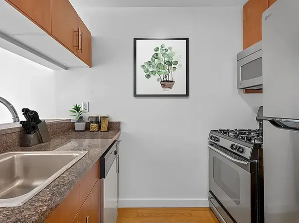 260 West 54th Street image 3 of 16