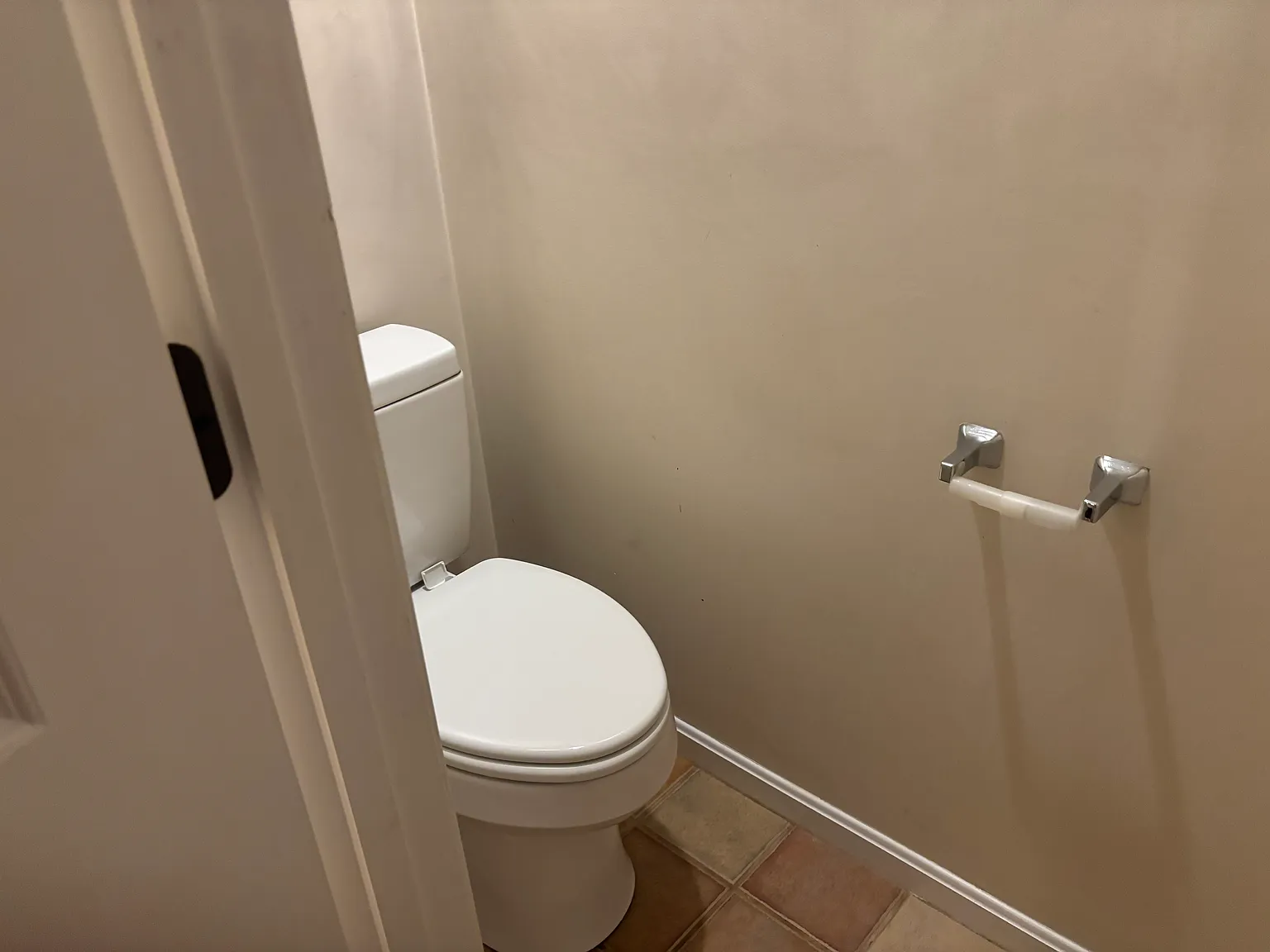 3 bed, 2400 sqft, $2,400 — Photo 3