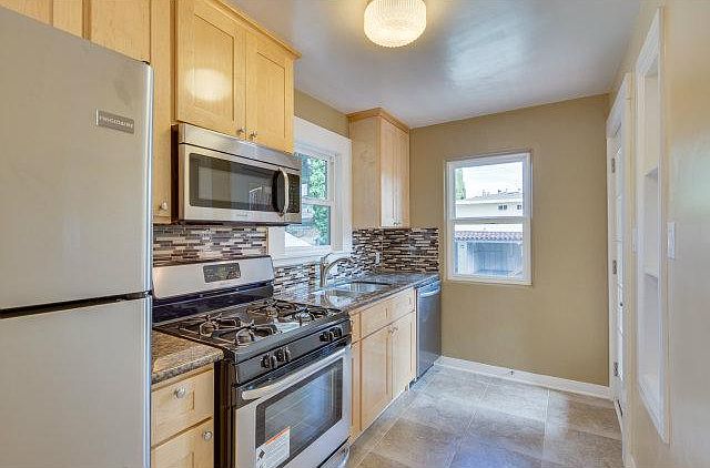 1st image of 940 W Taylor St APT 2