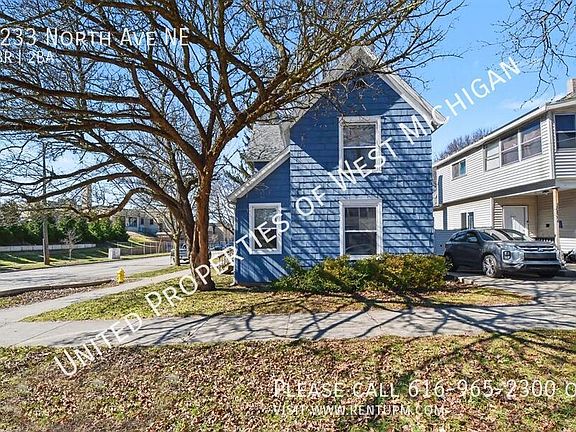 3rd image of 1233 North Ave NE