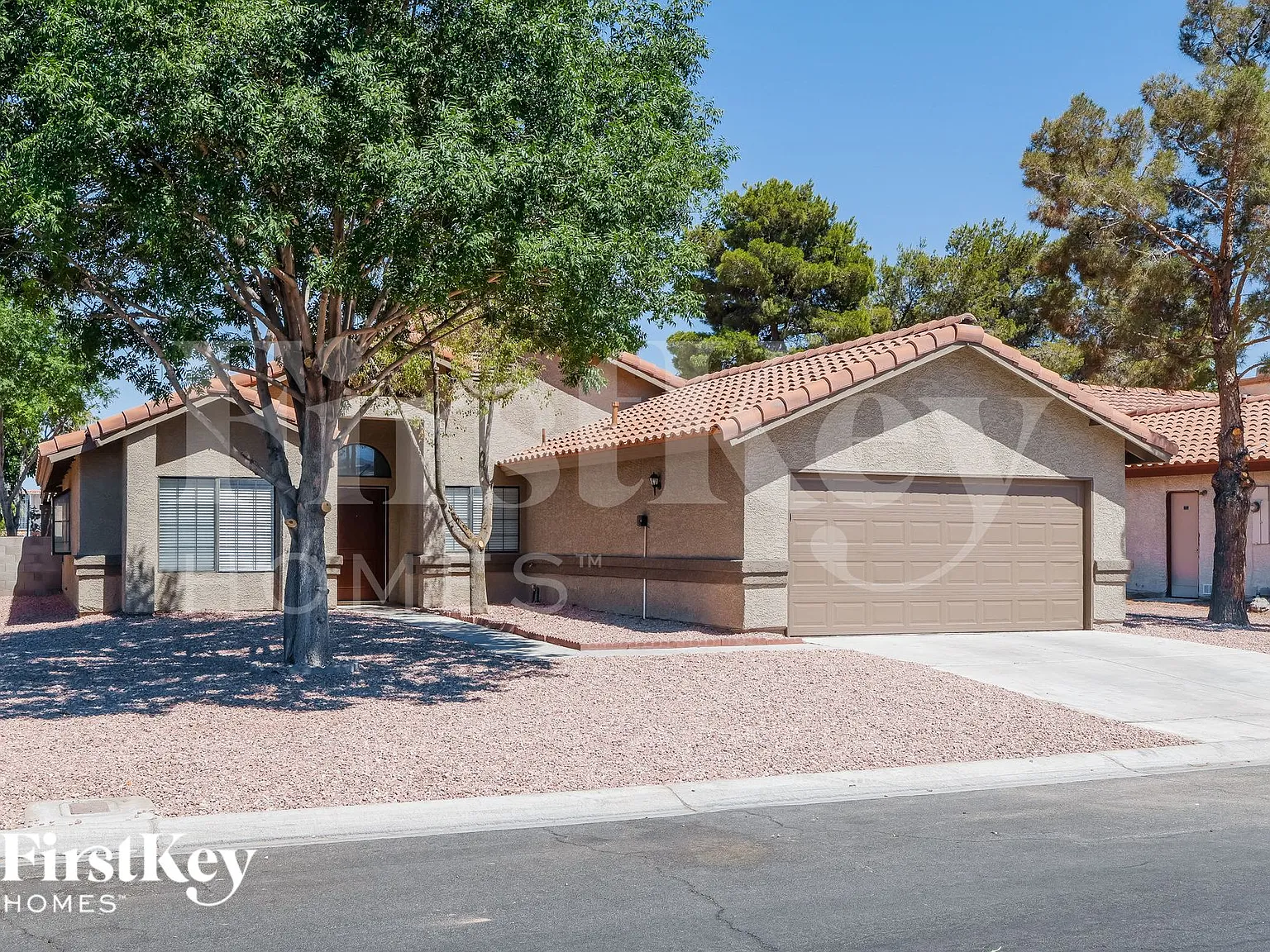 4 bed, 2.0 bath, 1628 sqft, $2,385 — Photo 2