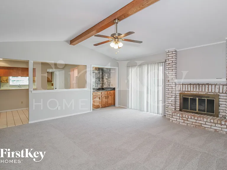 1113 Wood Creek Cir — Photo 3