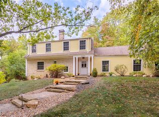 33880 Country View Ln, Solon, OH 44139