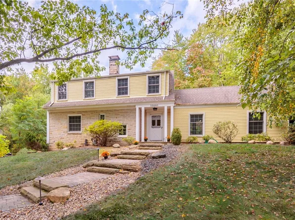 33880 Country View Ln, Solon, OH 44139