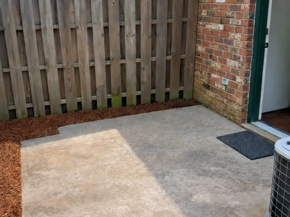 2 Bed 1.5 Bath Townhomes, 627 S Montgomery St #2e4a217f5, Starkville, MS 39759