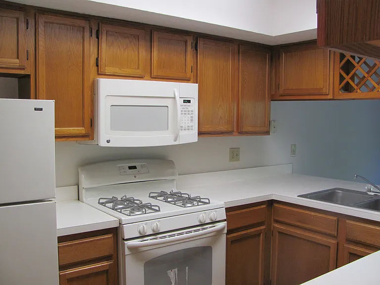 2080 Lublin Dr #D — Photo 7