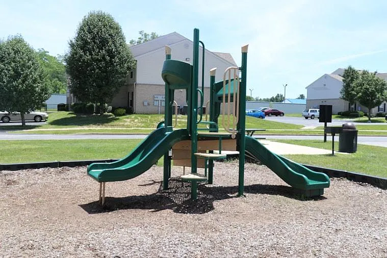 Oak Meadow Apartments — Photo 17