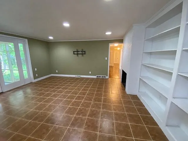 106 Hawkins Dr — Photo 18