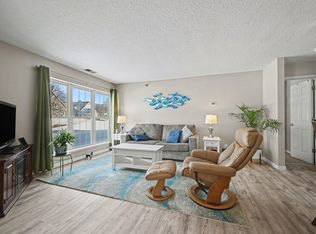 6165 Chasewood Pkwy APT 1, Minnetonka, MN 55343