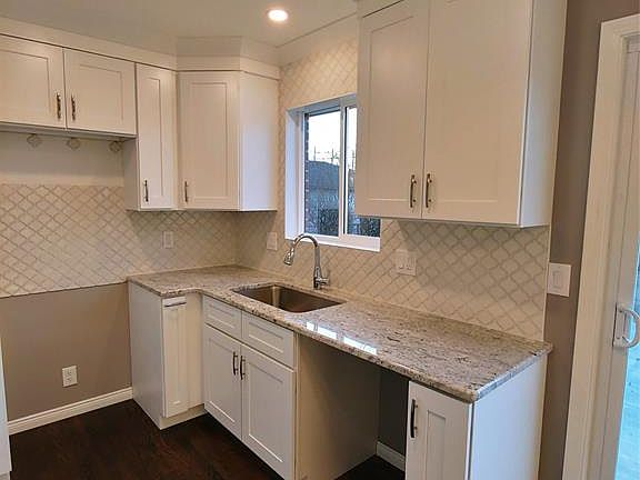 5th image of 31447 Iroquois Dr