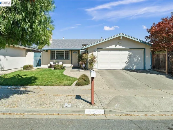 32510 Lake Temescal Ln, Fremont, CA 94555